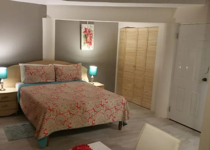 Aparthotel Seacastles By The Beach/pool Montego Bay