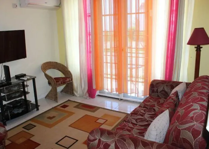 Aparthotel Seacastles By The Beach/pool Montego Bay