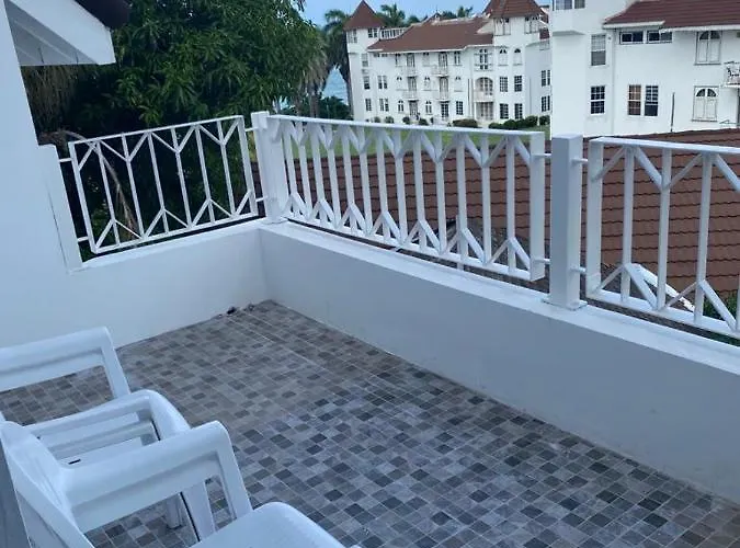 Aparthotel Seacastles By The Beach/pool 3*