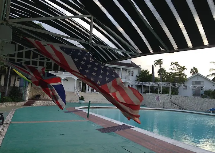 Seacastles By The Beach/pool Montego Bay