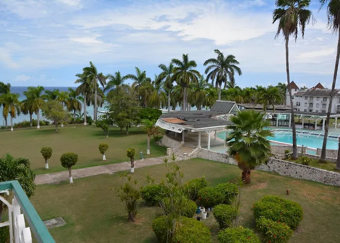 Seacastles By The Beach/pool Aparthotel