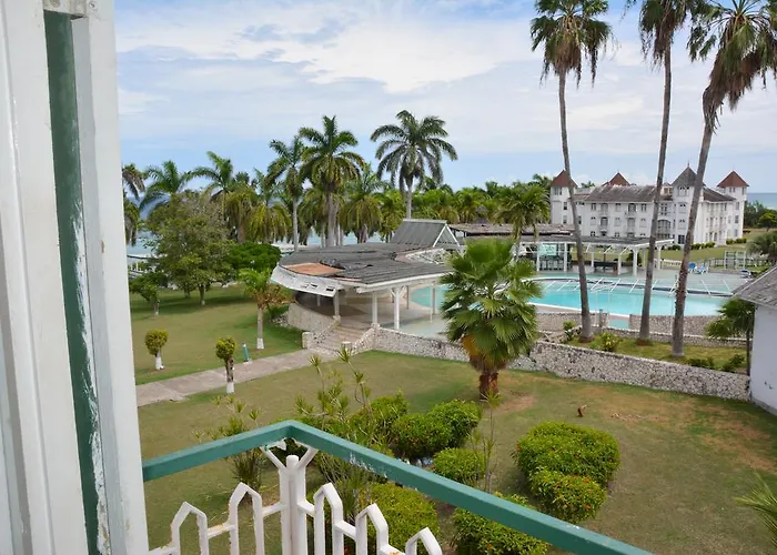 Aparthotel Seacastles By The Beach/pool