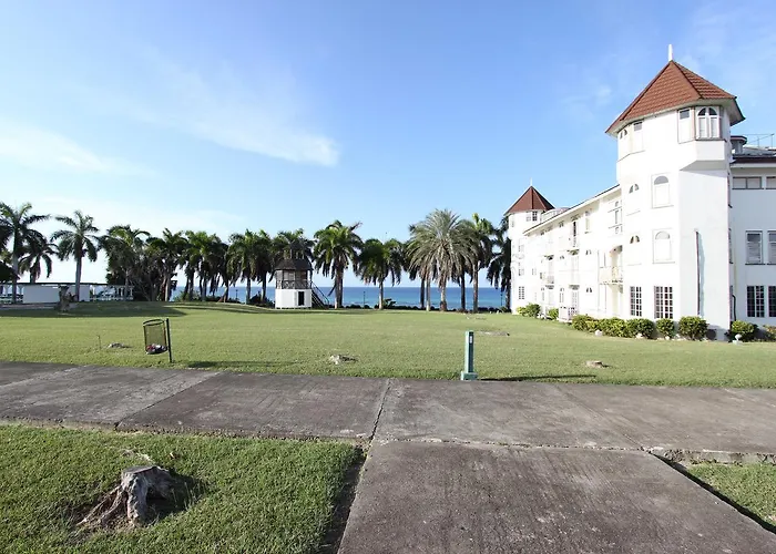 Aparthotel Seacastles By The Beach/pool 3*
